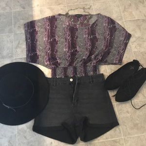 😎🥰3 for 20! Snake print crop top